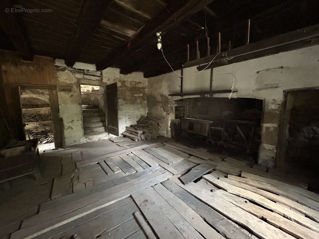 Maison à CHAMPAGNAC-LA-NOAILLE