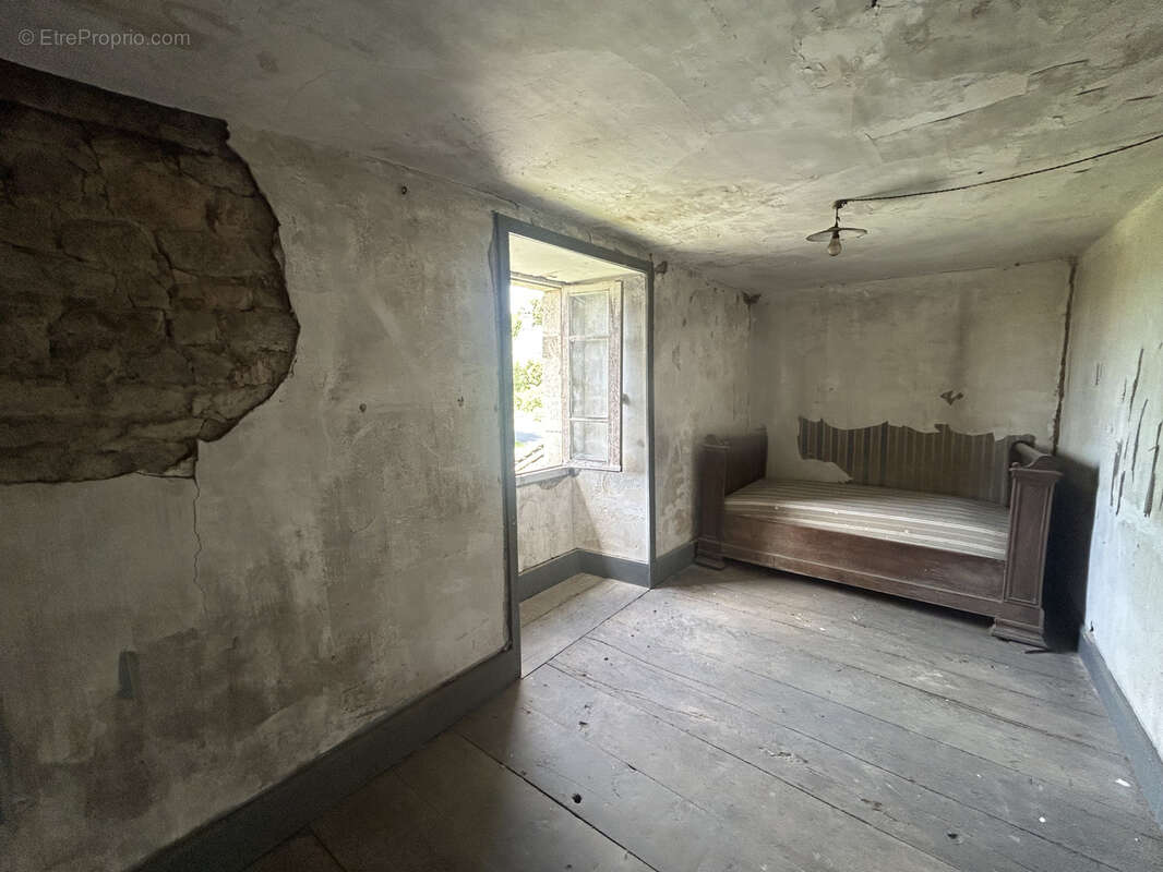 Maison à CHAMPAGNAC-LA-NOAILLE