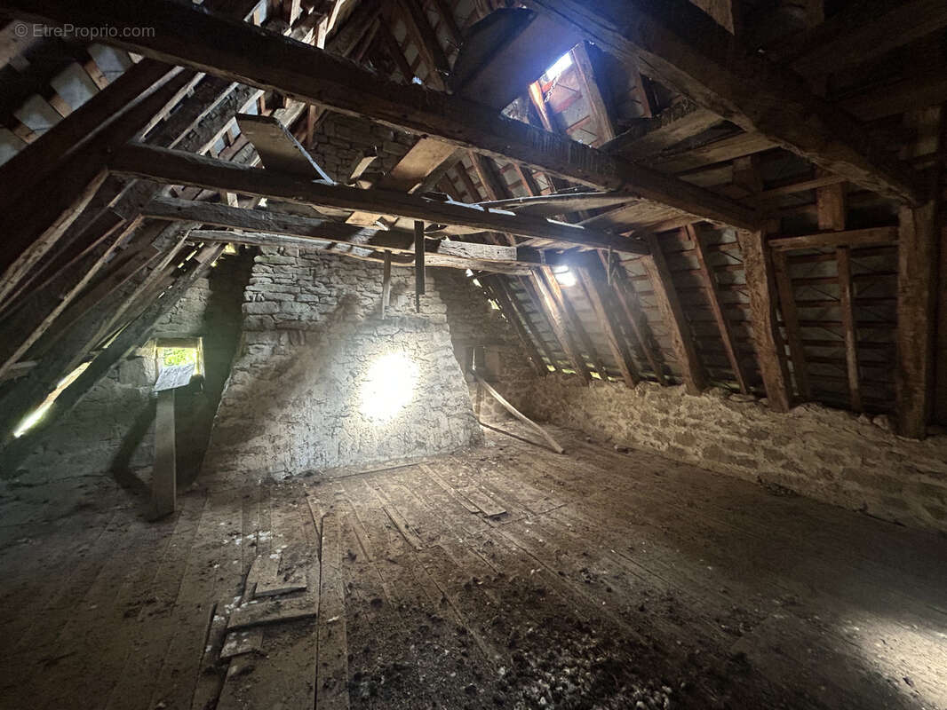 Maison à CHAMPAGNAC-LA-NOAILLE