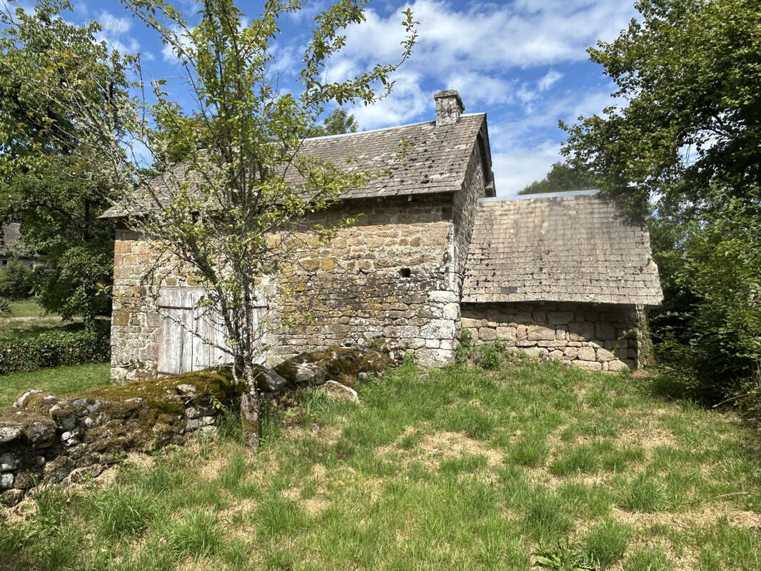 Maison à CHAMPAGNAC-LA-NOAILLE