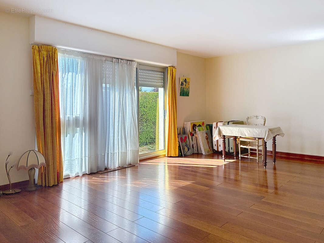 Appartement à LE MESNIL-ESNARD