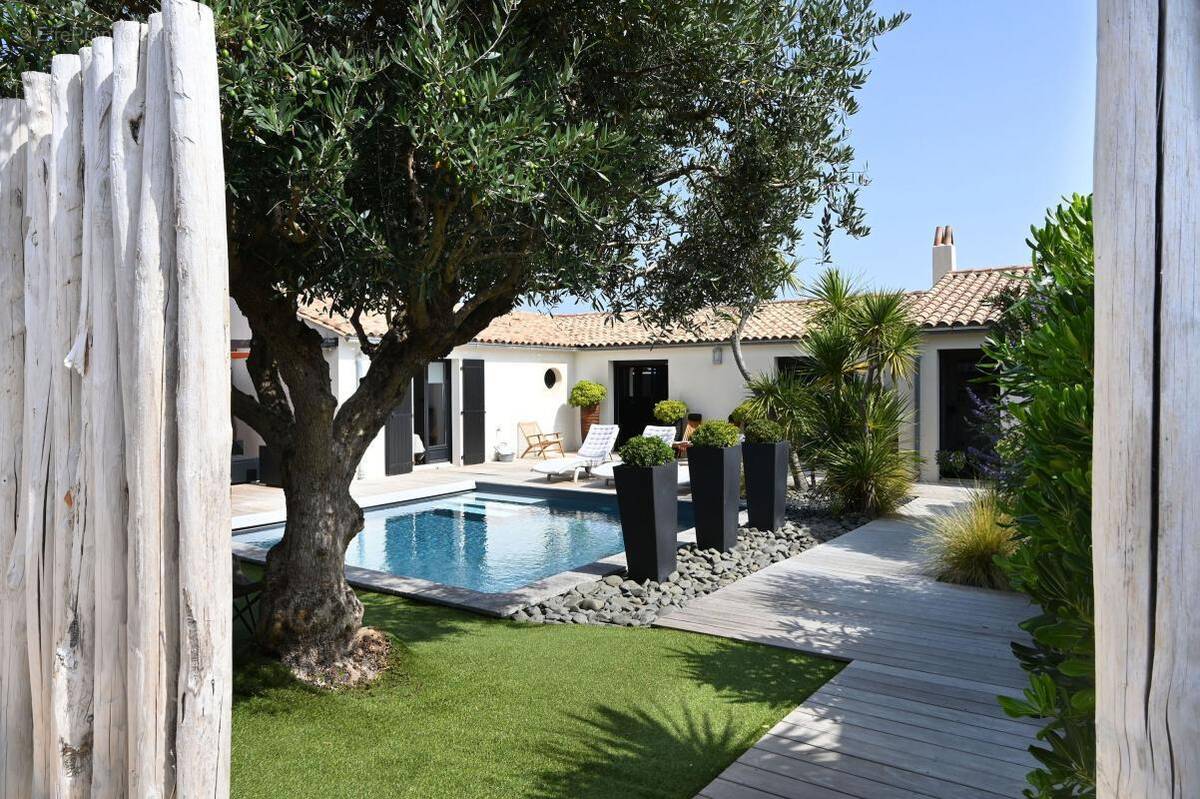 Maison à SAINT-CLEMENT-DES-BALEINES