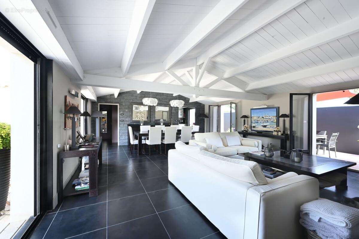 Maison à SAINT-CLEMENT-DES-BALEINES