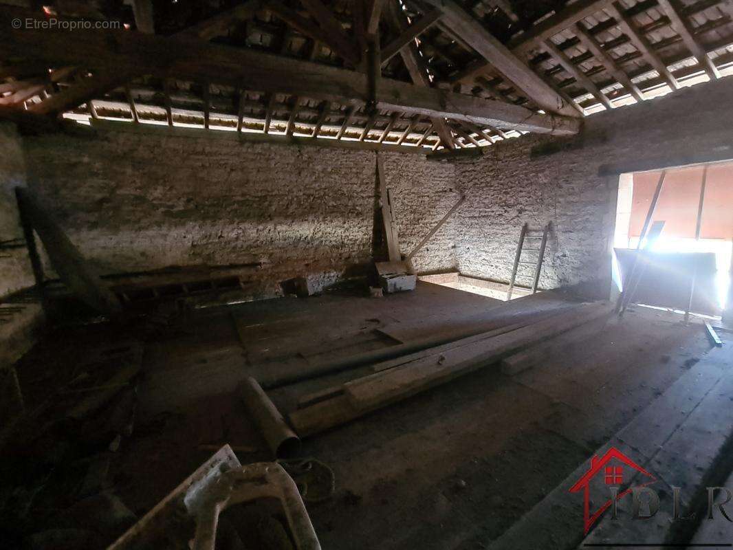 Parking à DOULEVANT-LE-CHATEAU