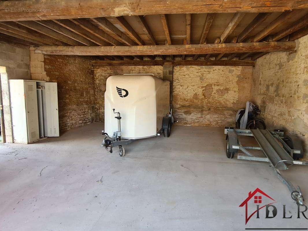 Parking à DOULEVANT-LE-CHATEAU