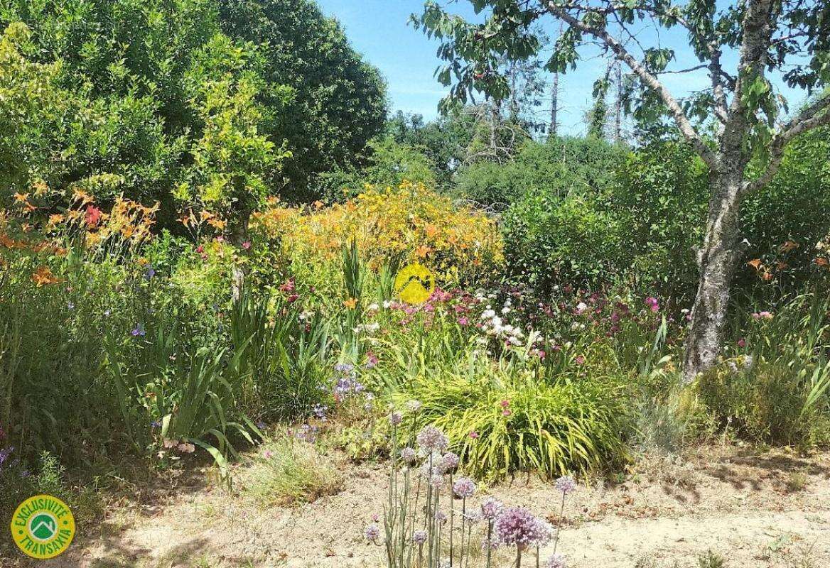 Maison à SAINT-JULIEN-LA-GENETE