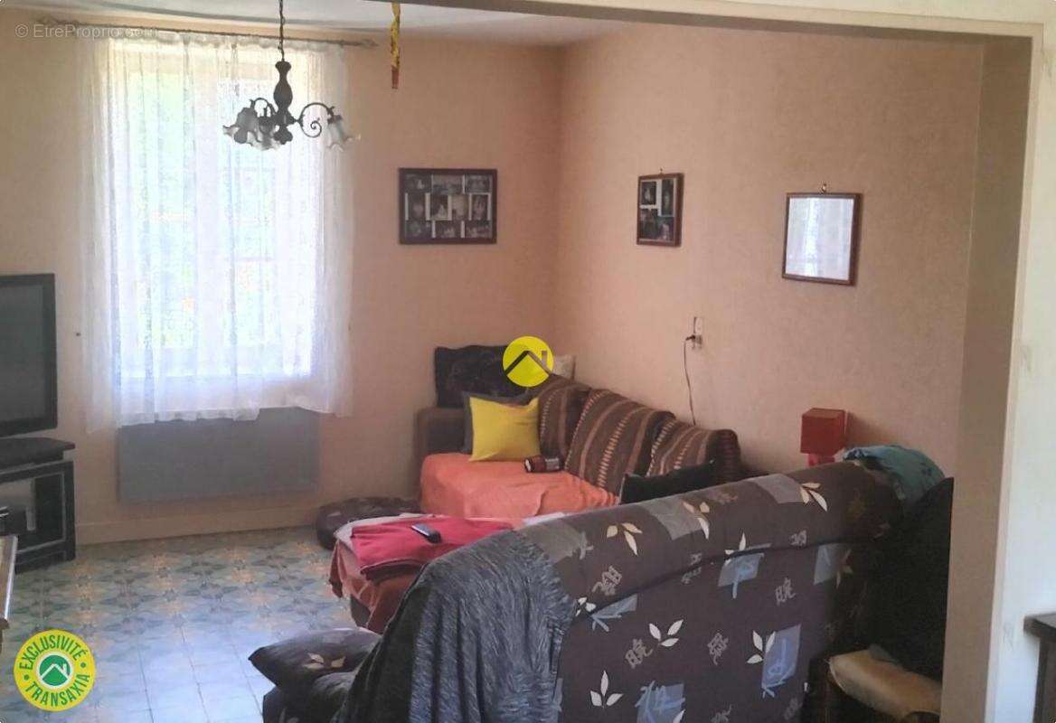 Maison à SAINT-JULIEN-LA-GENETE