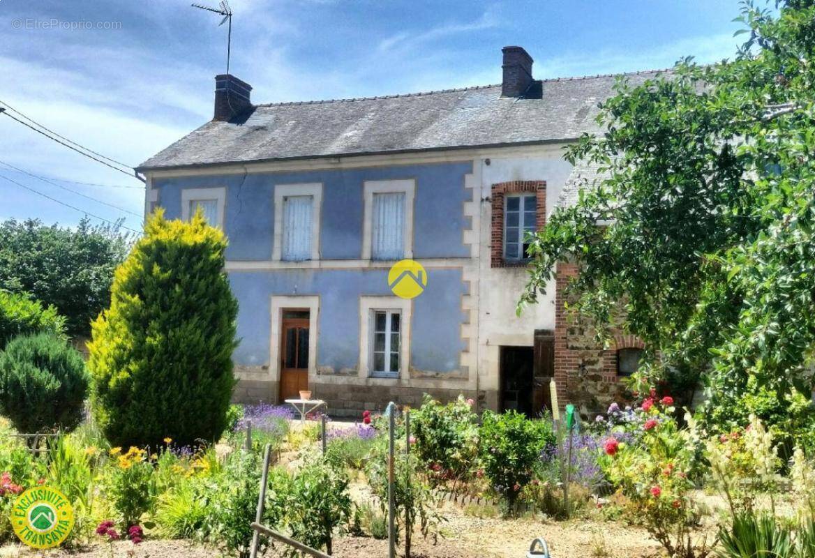 Maison à SAINT-JULIEN-LA-GENETE