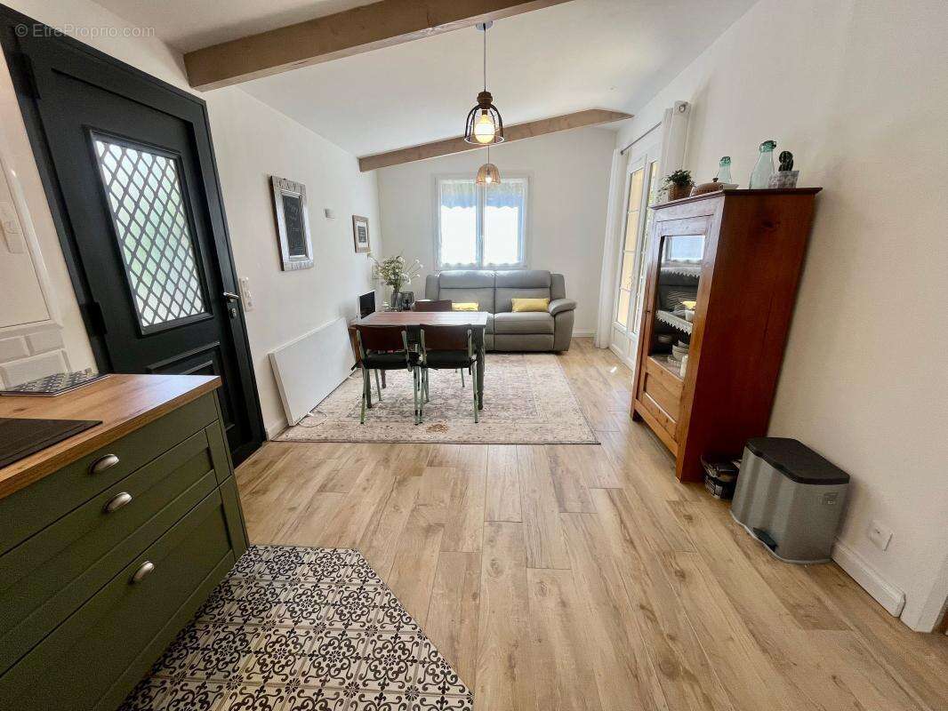 Maison à MEJANNES-LE-CLAP