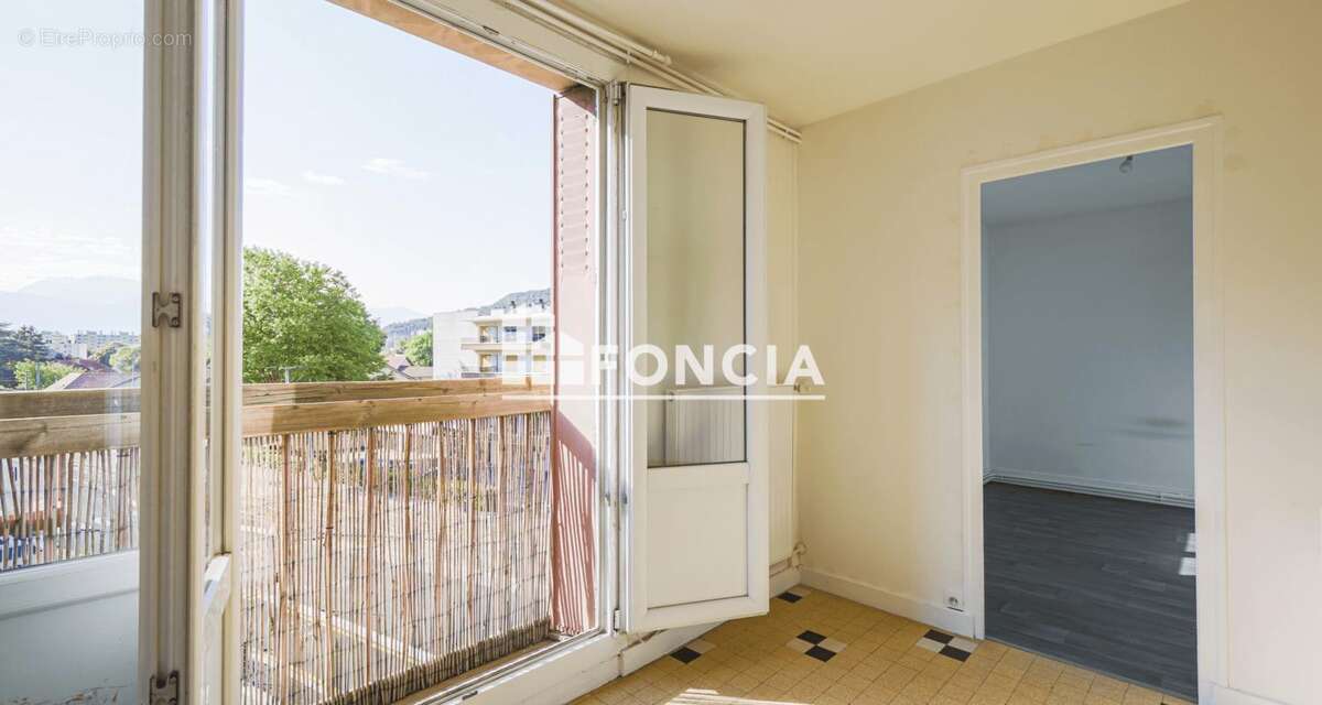 Appartement à FONTAINE