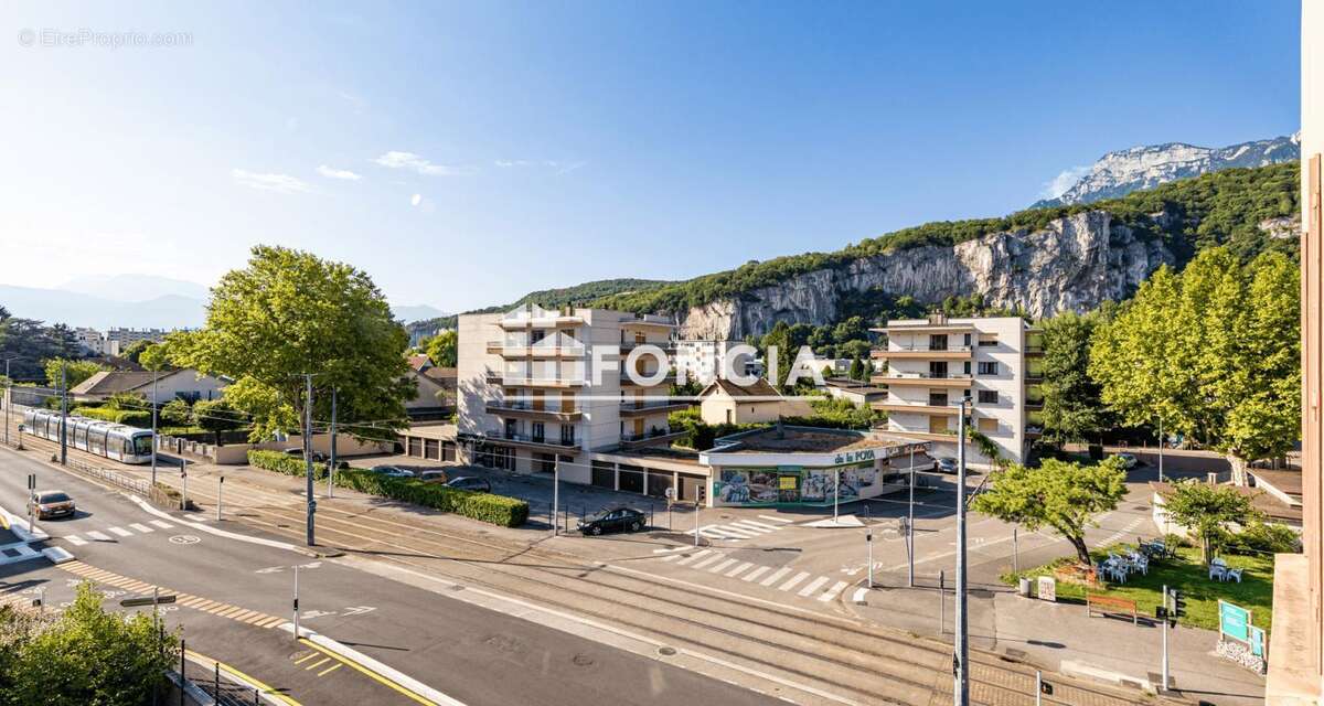 Appartement à FONTAINE