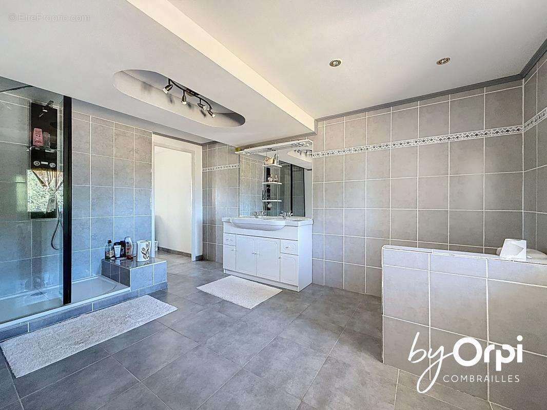 Maison à NEUF-EGLISE