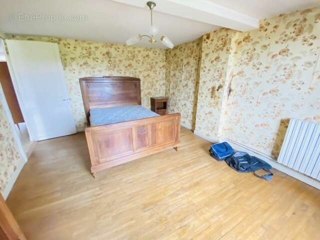 Maison à SAINT-MARTIN-LA-SAUVETE