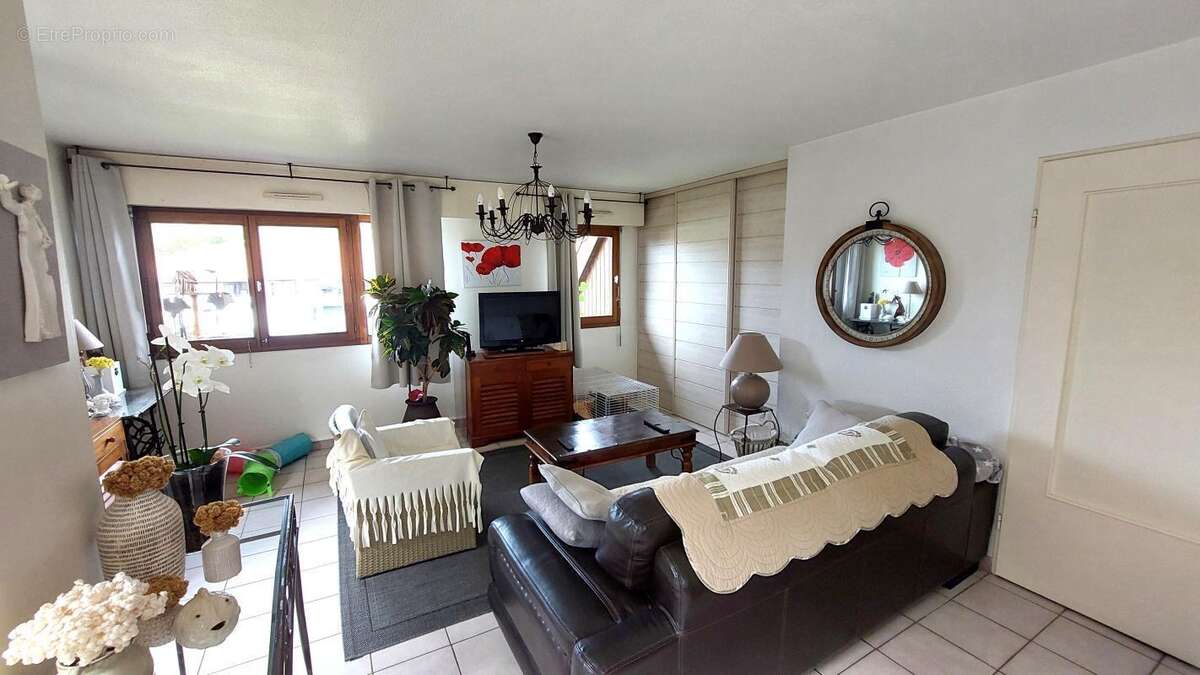 Appartement à POISY