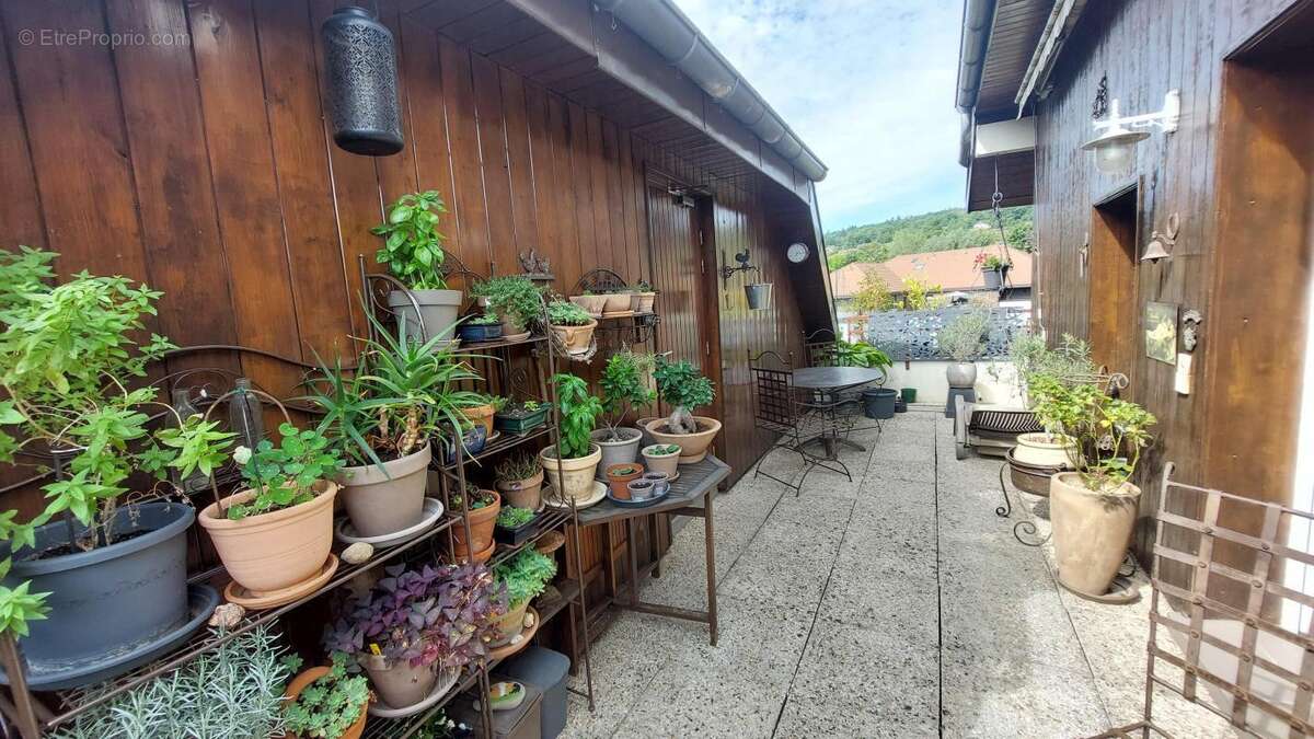 Appartement à POISY