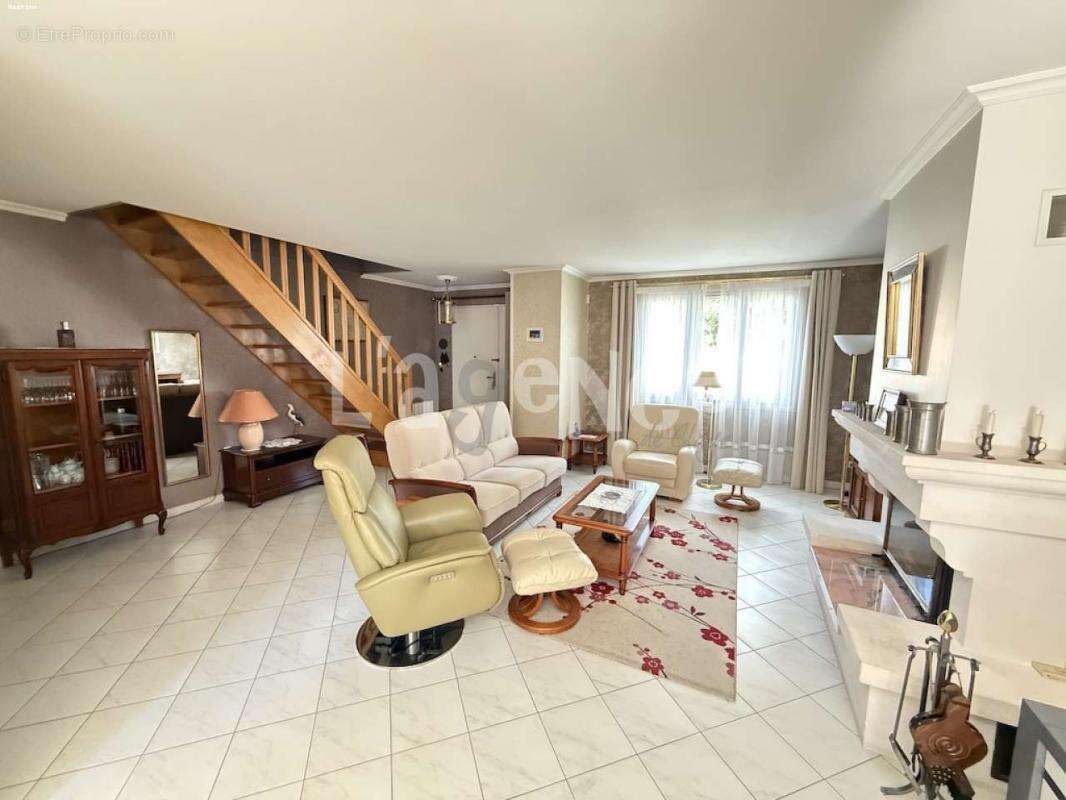 Maison à CLAYE-SOUILLY