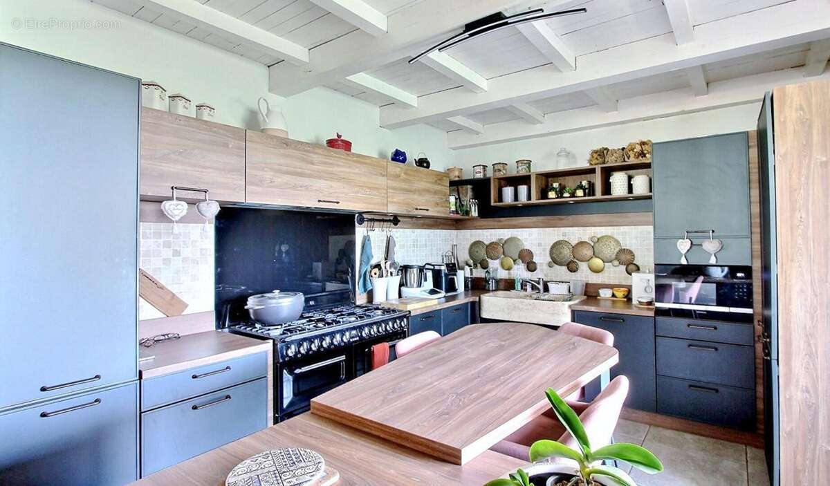 Maison à LES MAYONS