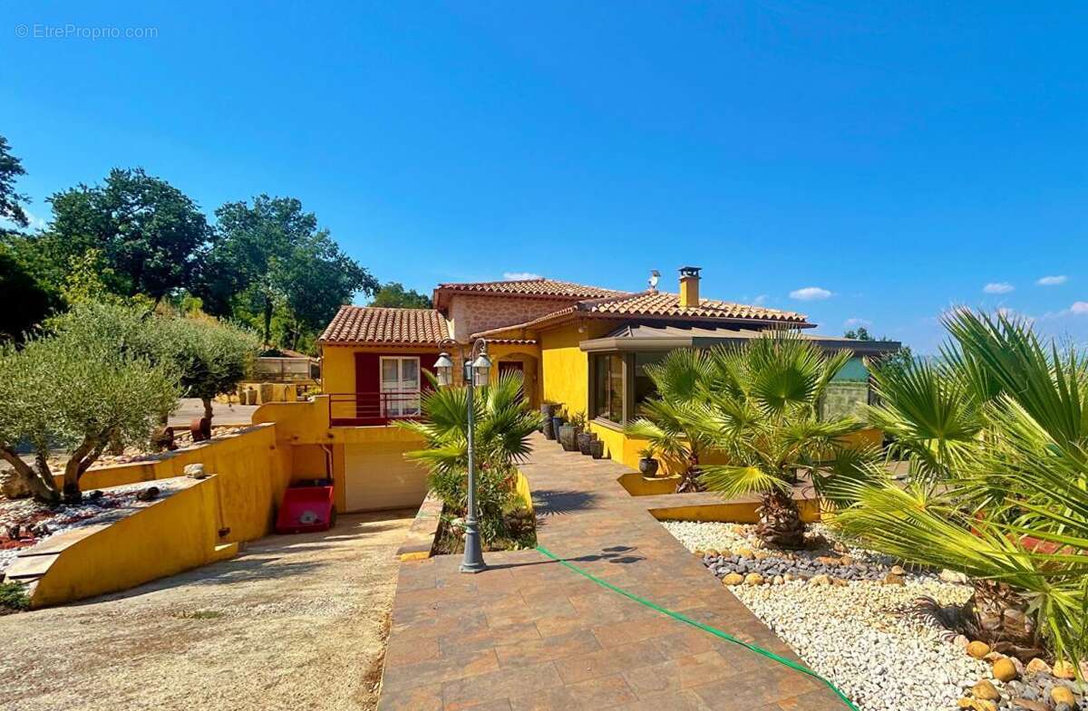 Maison à LES MAYONS