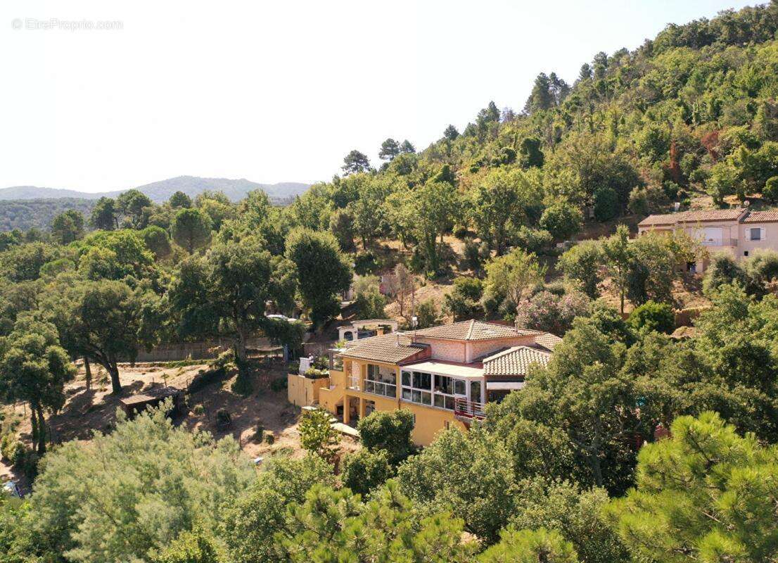 Maison à LES MAYONS