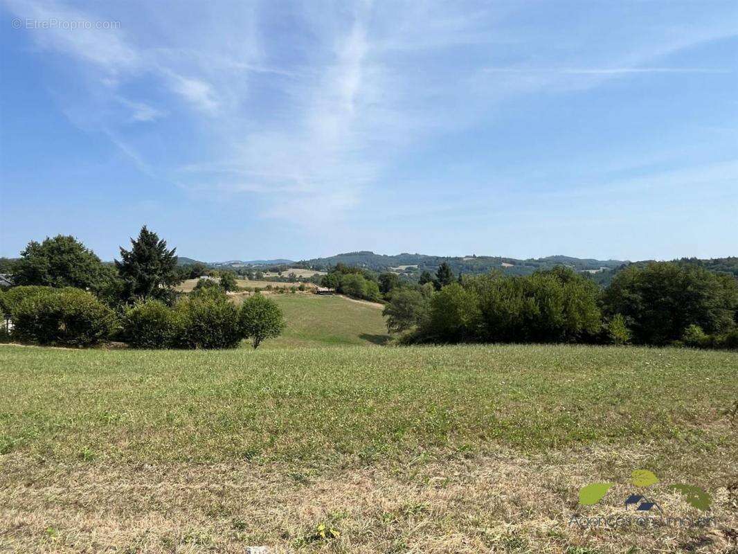 Terrain à EYMOUTIERS