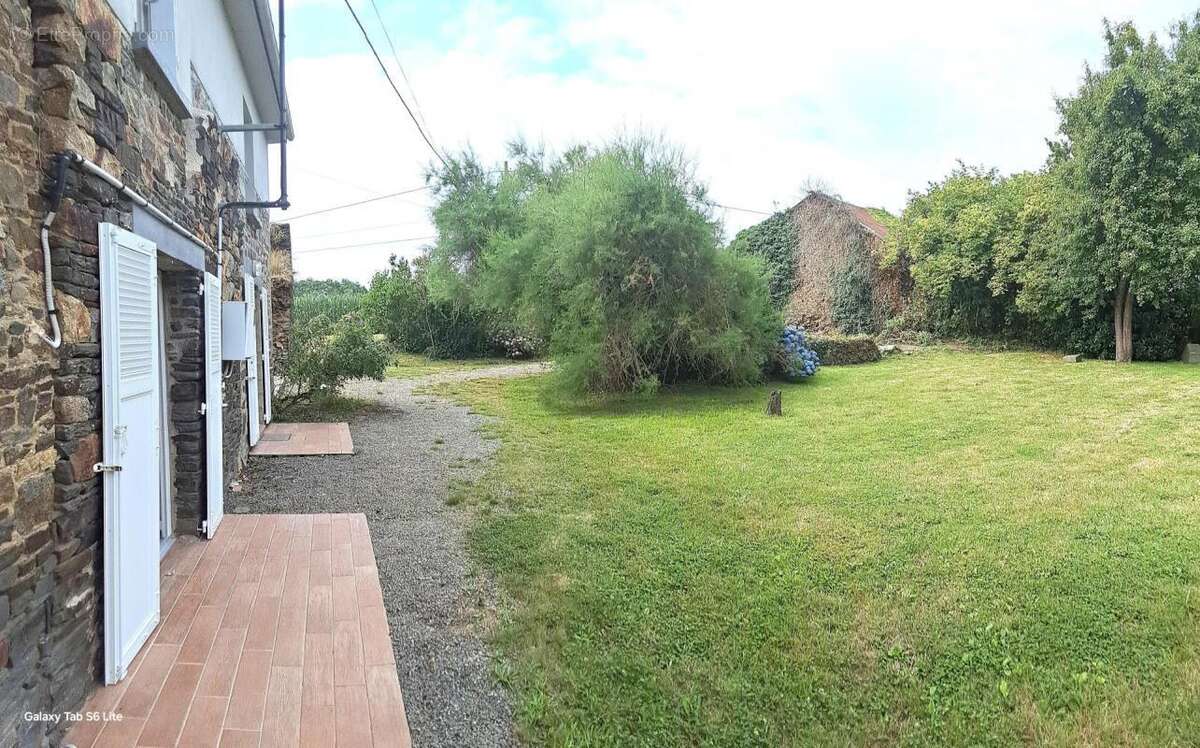 Maison à ROZ-LANDRIEUX