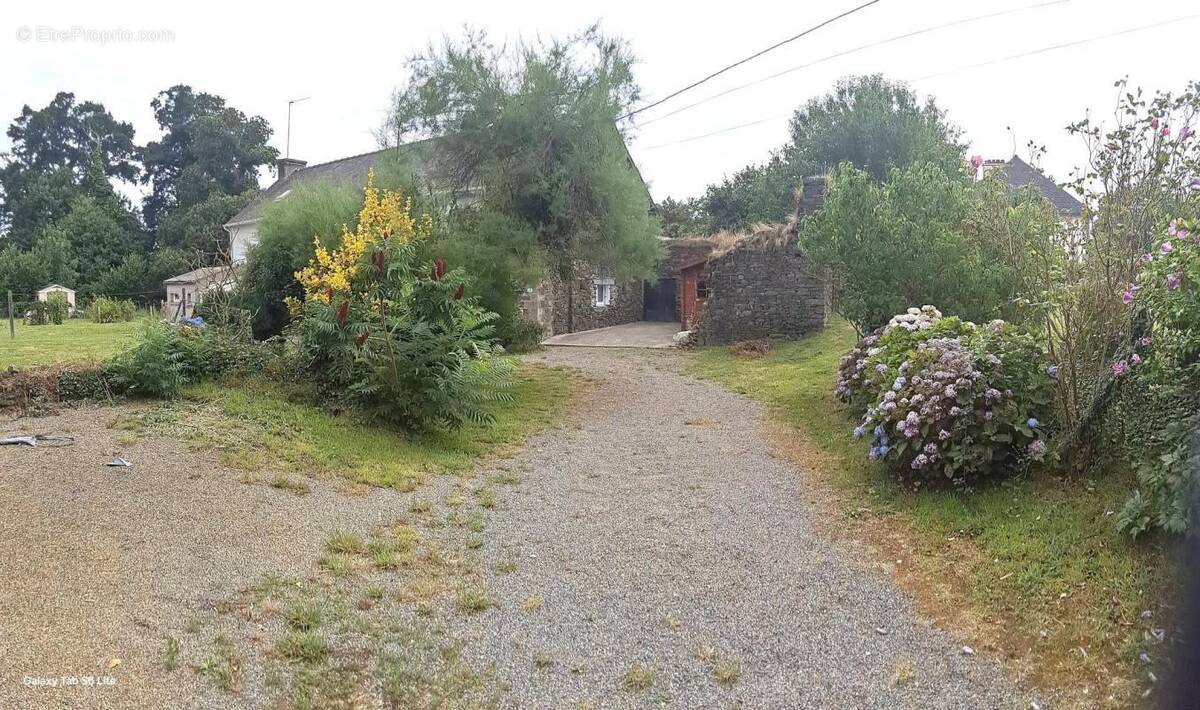 Maison à ROZ-LANDRIEUX