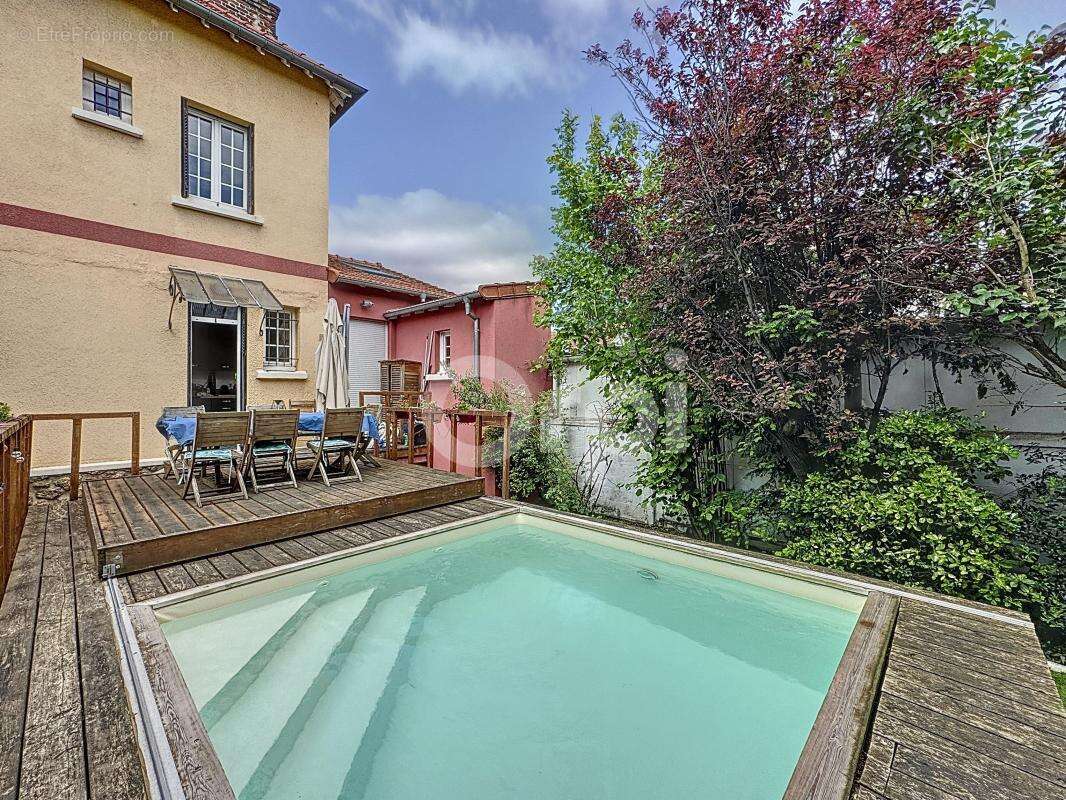 Maison à LE PERREUX-SUR-MARNE