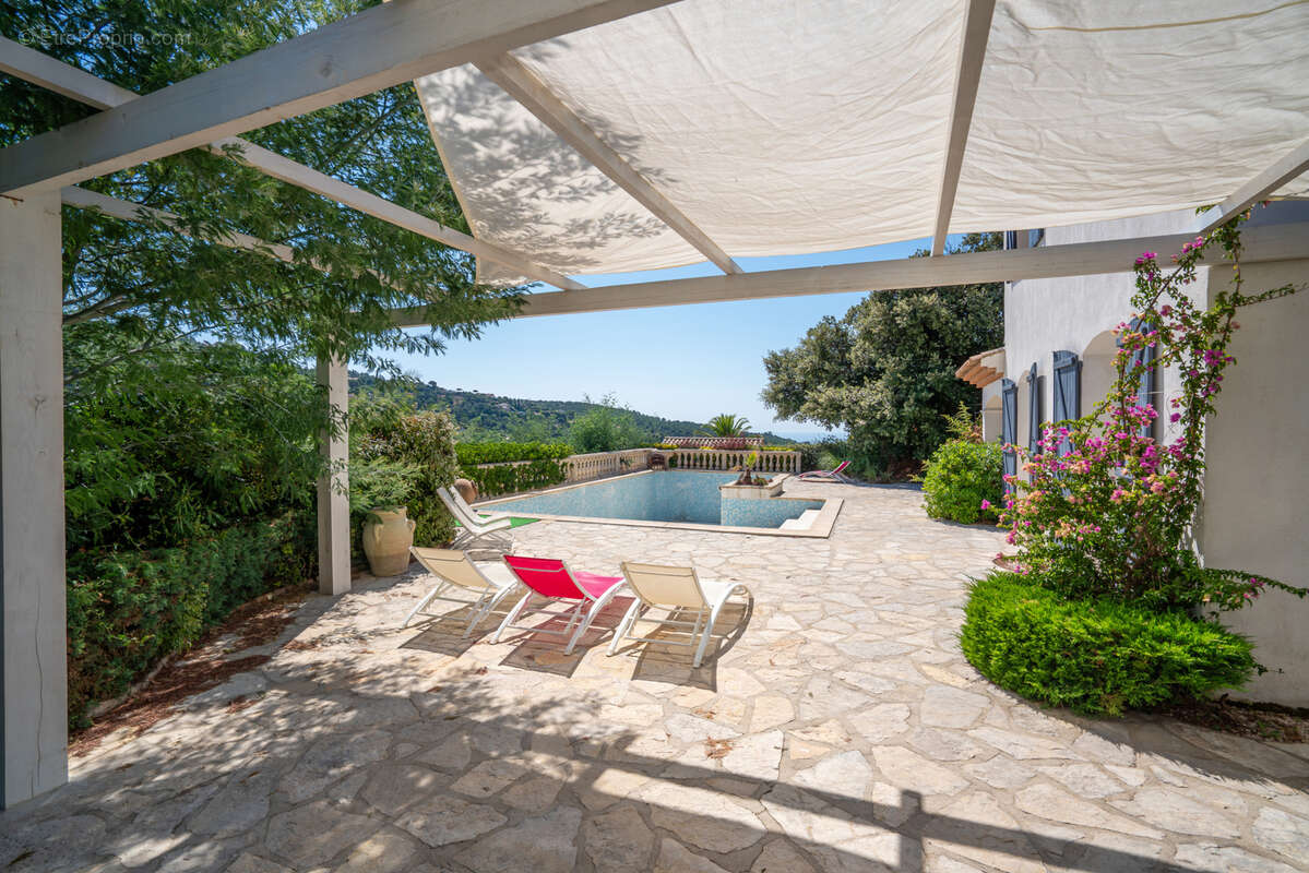 Maison à ROQUEBRUNE-SUR-ARGENS