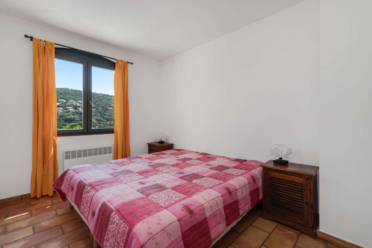 Maison à ROQUEBRUNE-SUR-ARGENS