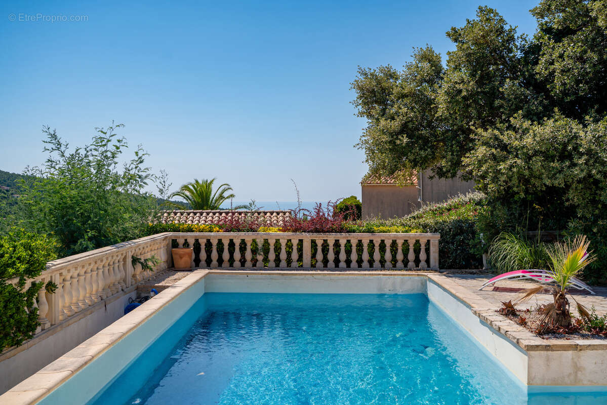 Maison à ROQUEBRUNE-SUR-ARGENS