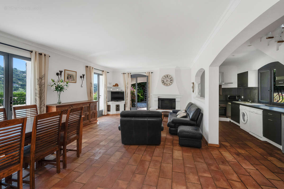 Maison à ROQUEBRUNE-SUR-ARGENS