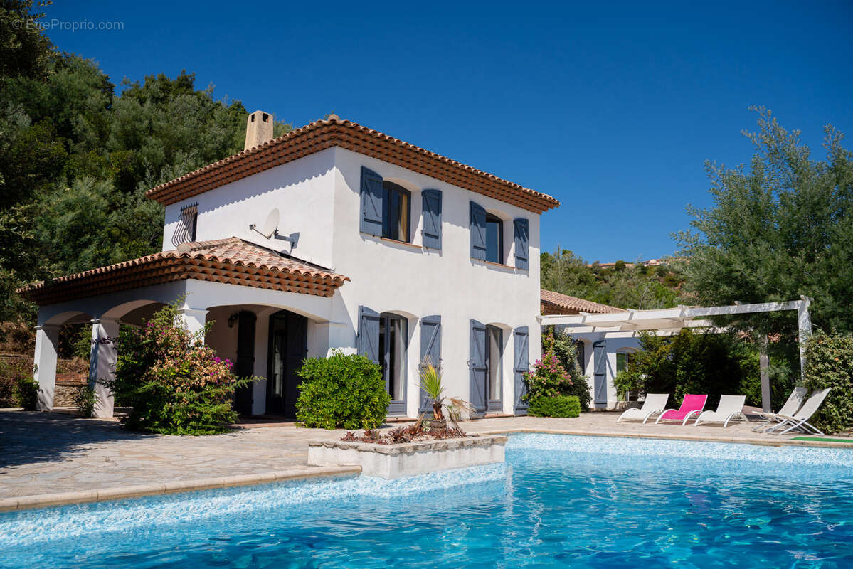 Maison à ROQUEBRUNE-SUR-ARGENS