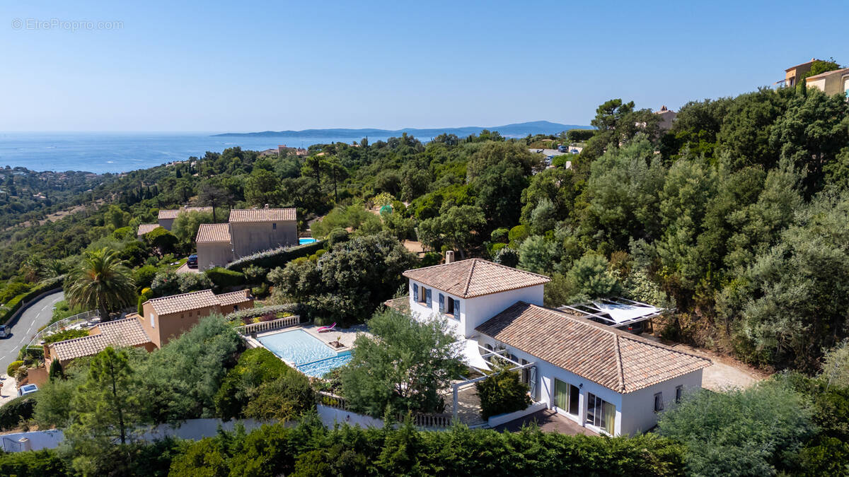 Maison à ROQUEBRUNE-SUR-ARGENS