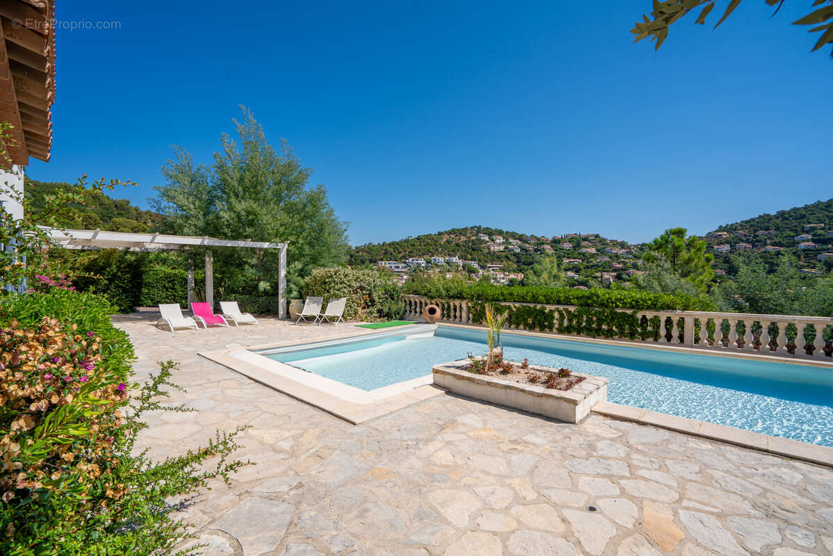 Maison à ROQUEBRUNE-SUR-ARGENS