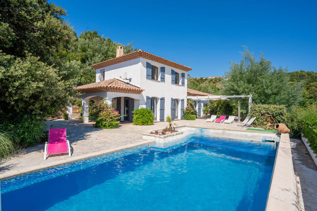 Maison à ROQUEBRUNE-SUR-ARGENS