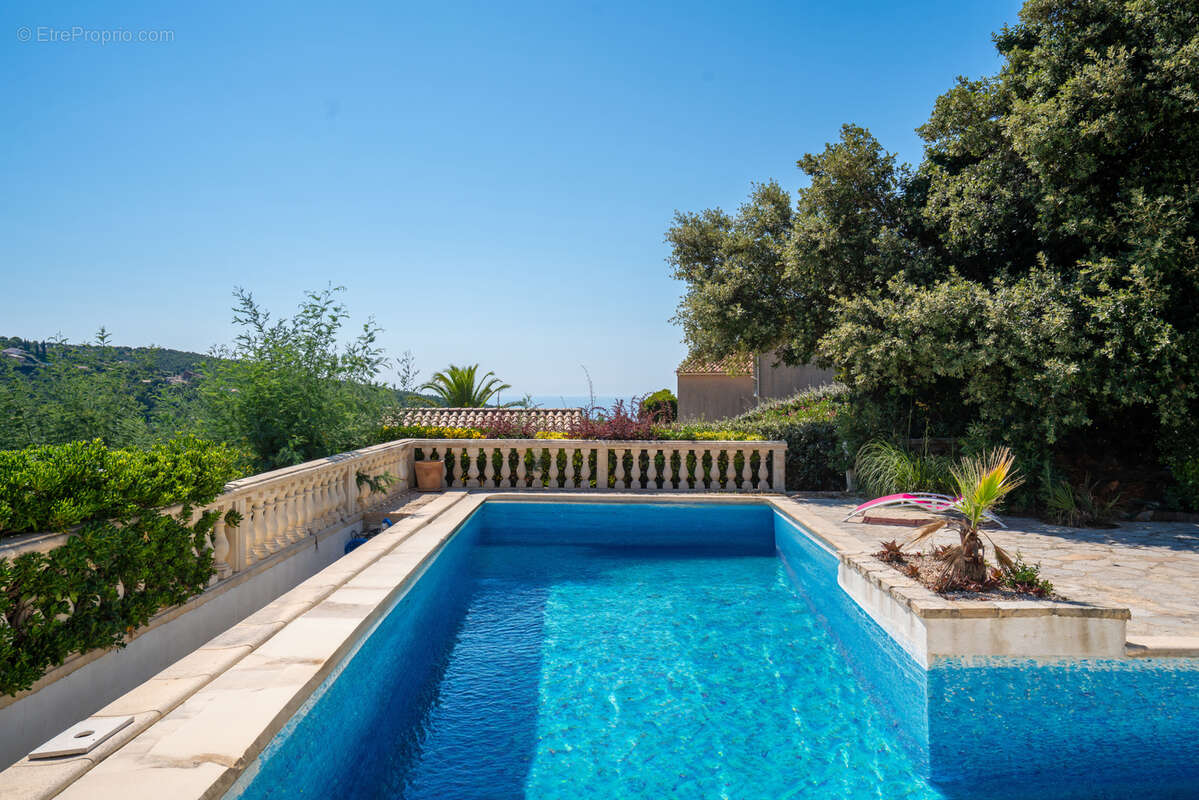 Maison à ROQUEBRUNE-SUR-ARGENS