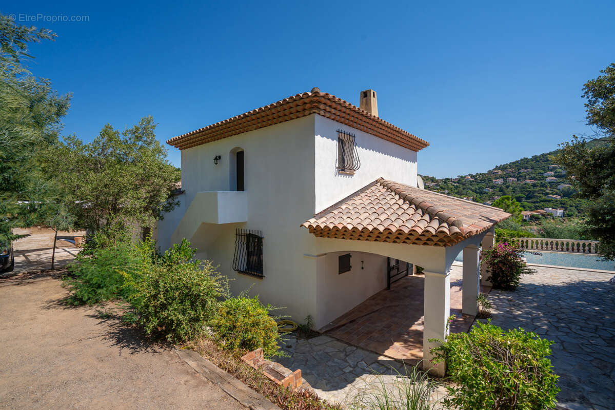 Maison à ROQUEBRUNE-SUR-ARGENS