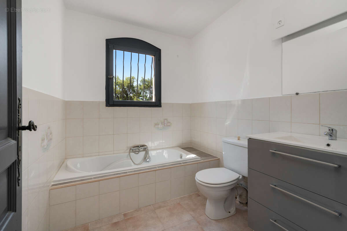 Maison à ROQUEBRUNE-SUR-ARGENS