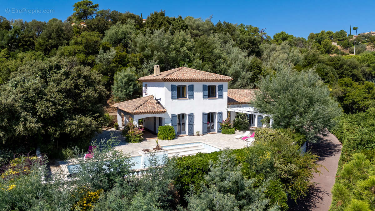 Maison à ROQUEBRUNE-SUR-ARGENS