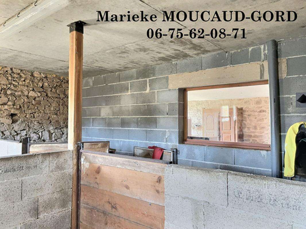 Maison à SAINT-PIERRE-DU-CHAMP