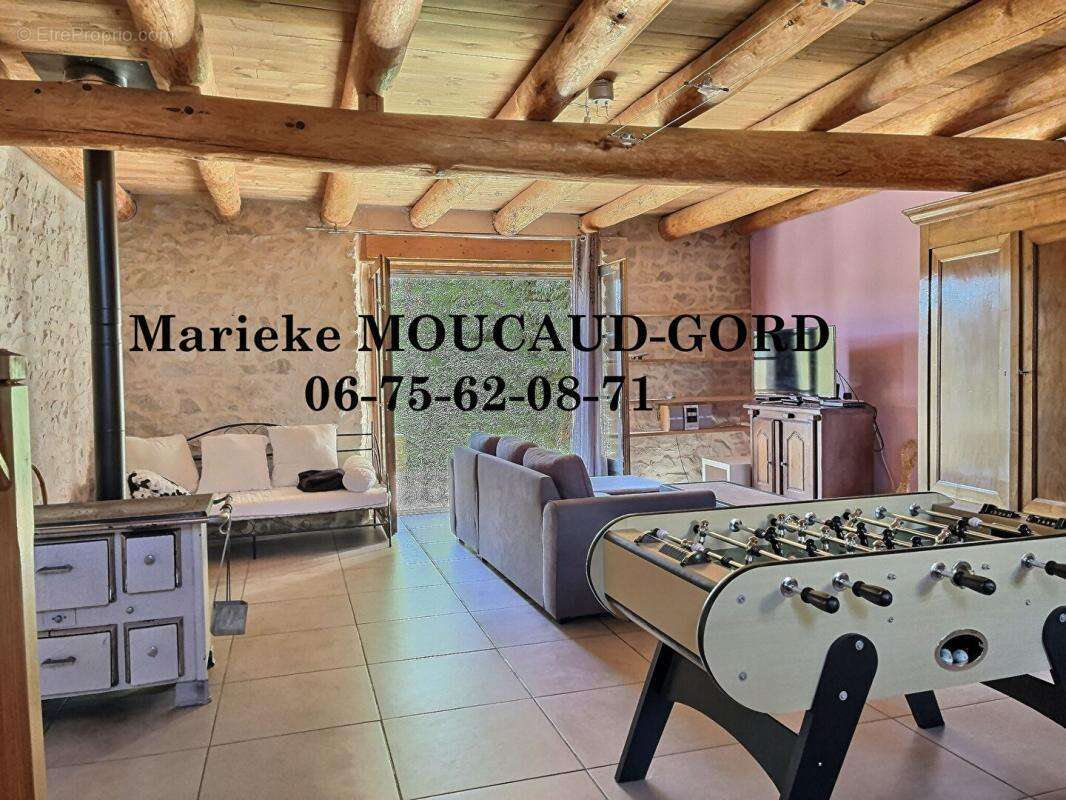 Maison à SAINT-PIERRE-DU-CHAMP