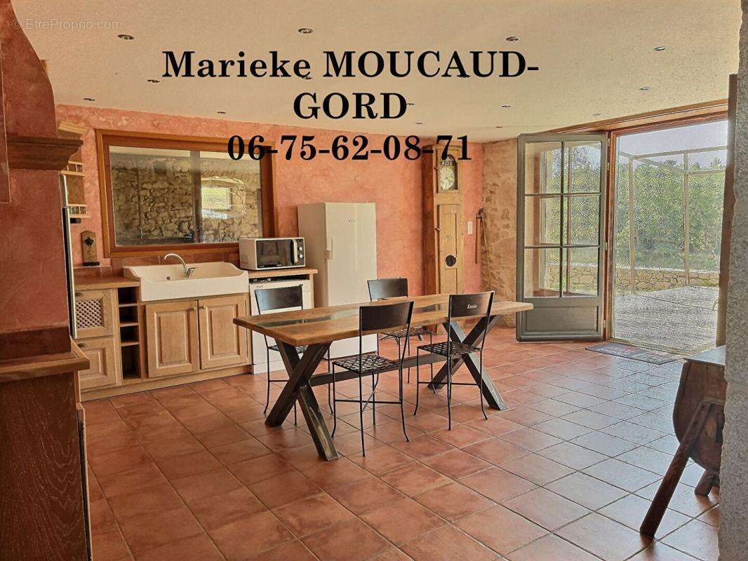 Maison à SAINT-PIERRE-DU-CHAMP