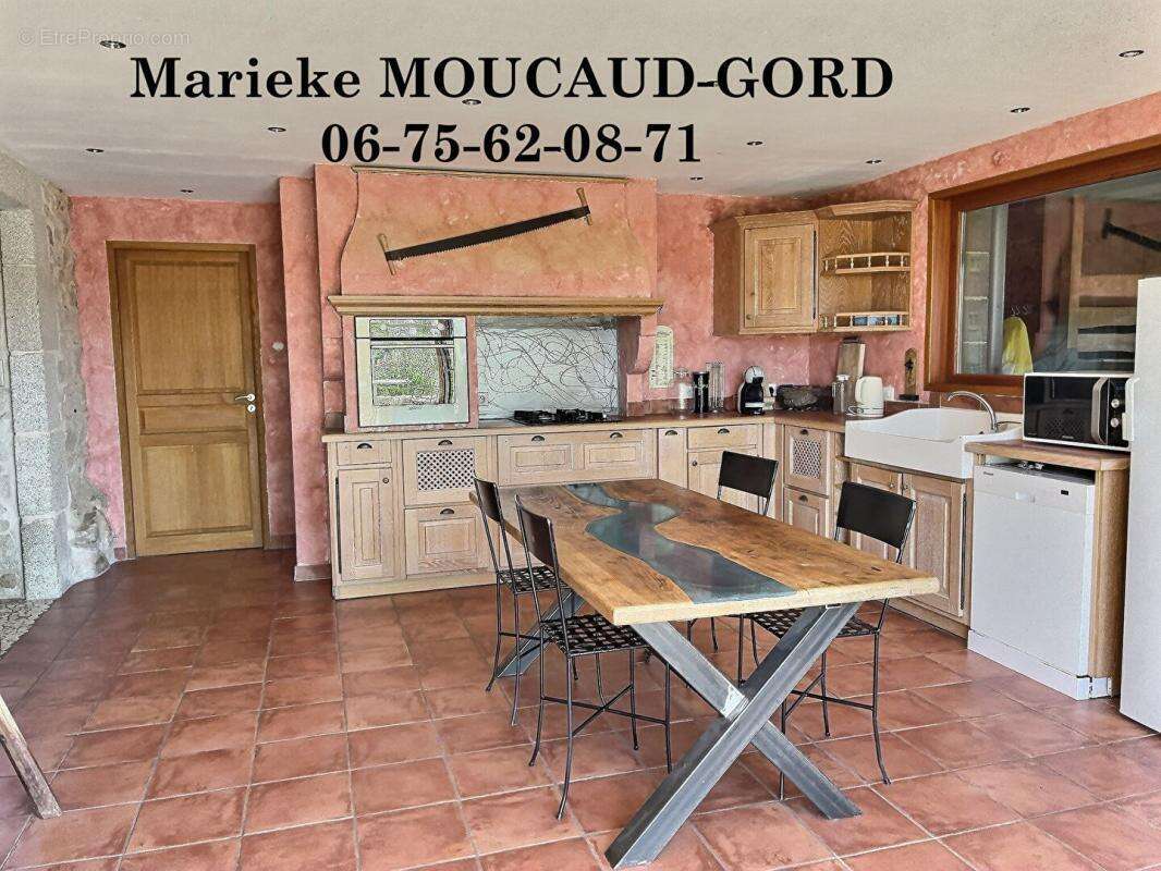 Maison à SAINT-PIERRE-DU-CHAMP