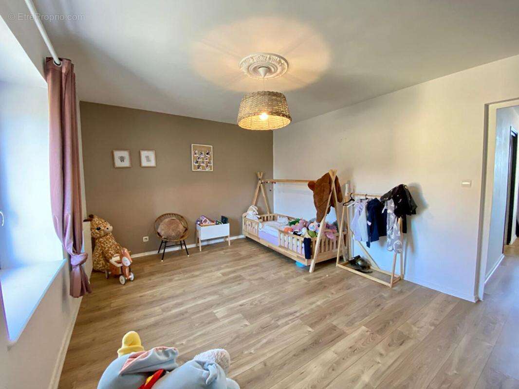 Maison à BAGE-LE-CHATEL