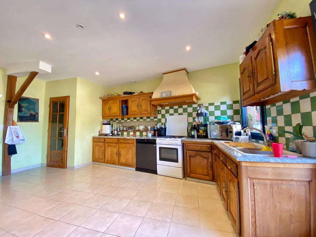 Maison à BAGE-LE-CHATEL