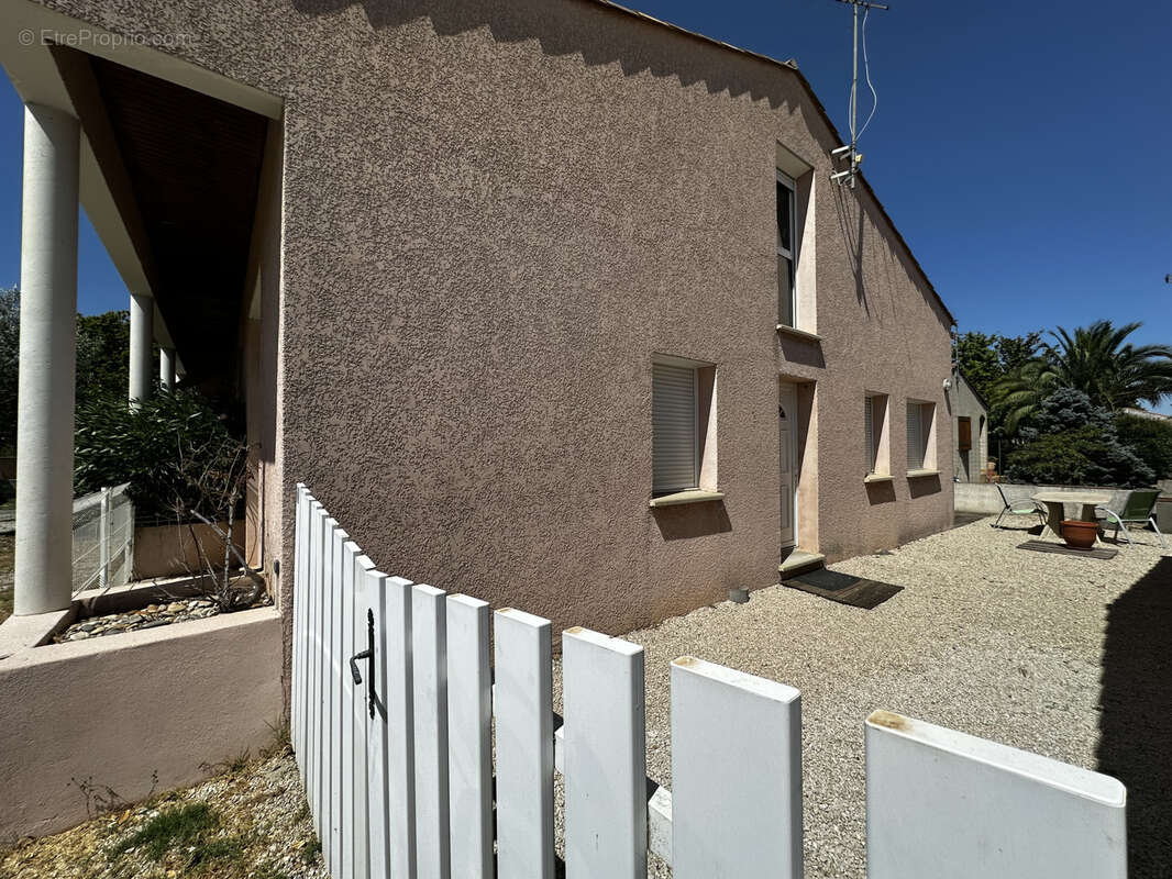 Maison à MAUGUIO
