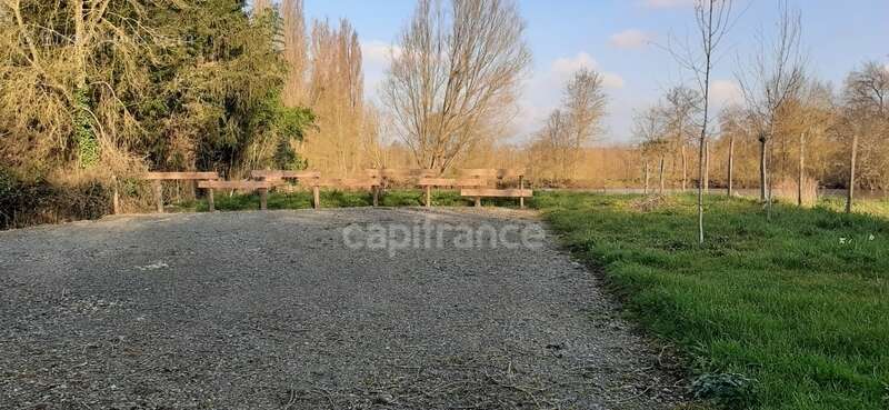 Terrain à LA CHARTRE-SUR-LE-LOIR