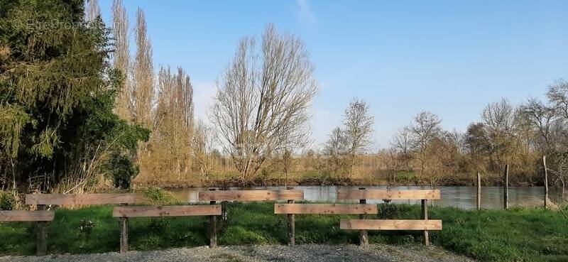 Terrain à LA CHARTRE-SUR-LE-LOIR