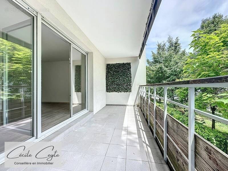 Appartement à MEYLAN