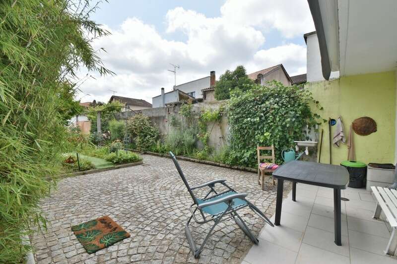 Maison à SAINTE-LIVRADE-SUR-LOT